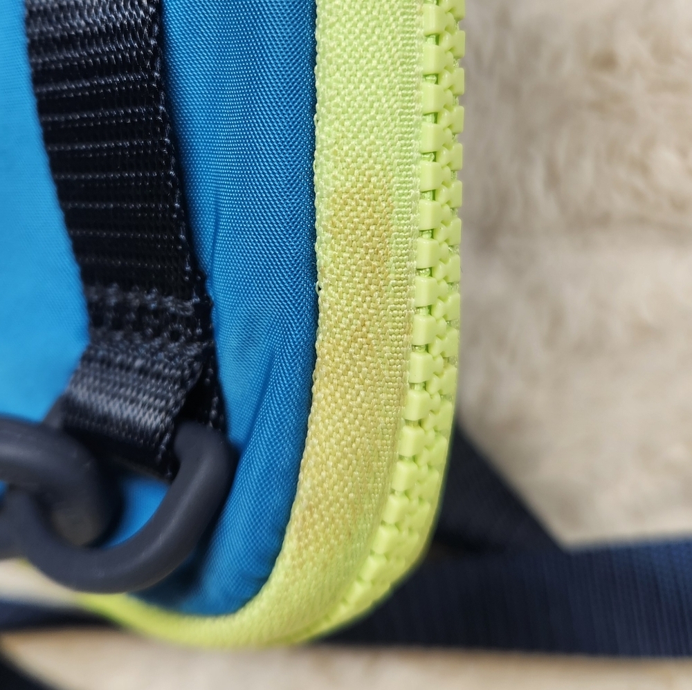 Lululemon Easy Access Crossbody Bag Navy and Lime - Picture 4 of 6